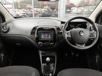 Used Renault Captur 2016 for sale - 77767609: Photo