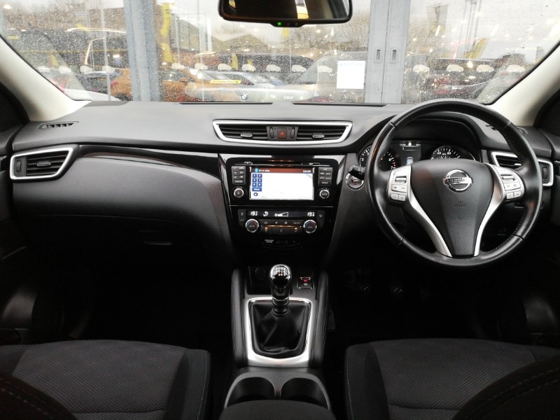 Used Nissan Qashqai 2017 for sale - 77070323: Photo 2