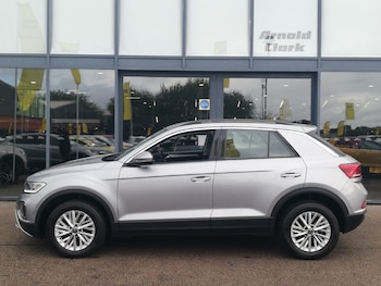 Used Volkswagen T-Roc 2024 for sale - 75470525: Photo
