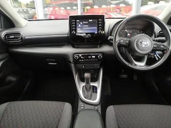 Used Toyota Yaris 2022 for sale - 76217891: Photo 2