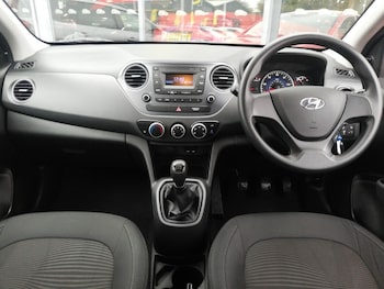 Used Hyundai i10 2018 for sale - 76233820: Photo 2