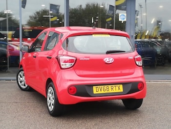 Used Hyundai i10 2018 for sale - 76233820: Photo 3