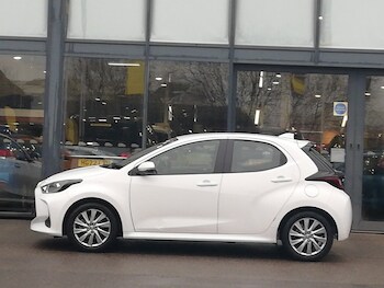 Used Toyota Yaris 2023 for sale - 77329876: Photo