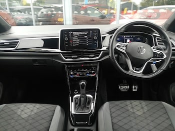 Used Volkswagen T-Roc 2022 for sale - 76221527: Photo 2