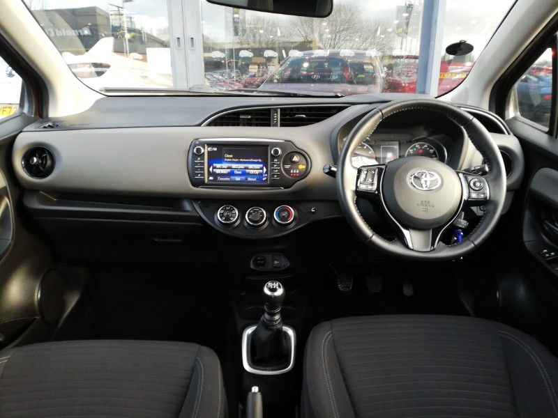 Used Toyota Yaris 2017 for sale - 78085124: Photo 2