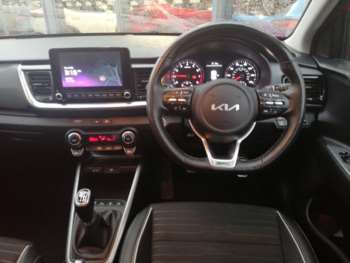 Used Kia Stonic 2023 for sale - 74206385: Photo