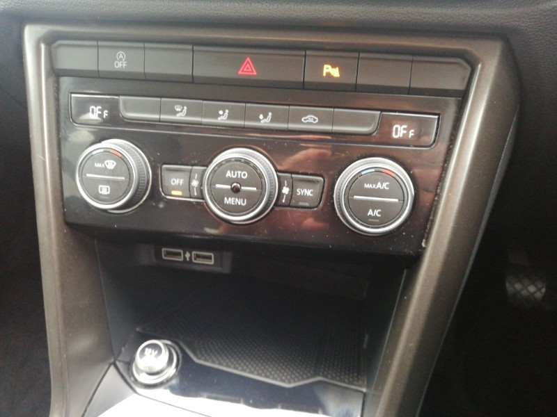 Used Volkswagen T-Roc 2019 for sale - 76696086: Photo 14