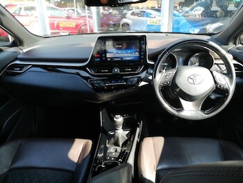 Used Toyota C-HR 2018 for sale - 79517525: Photo
