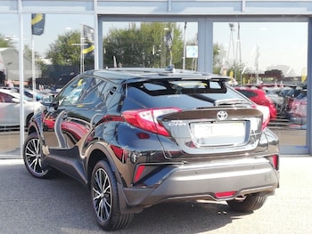 Used Toyota C-HR 2018 for sale - 79517525: Photo