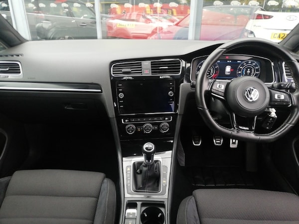 Used Volkswagen Golf 2017 for sale - 76233803: Photo 2