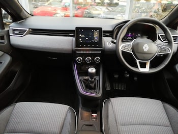 Used Renault Clio 2024 for sale - 78312699: Photo