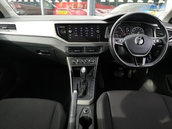 Used Volkswagen Polo 2018 for sale - 76238270: Photo 2