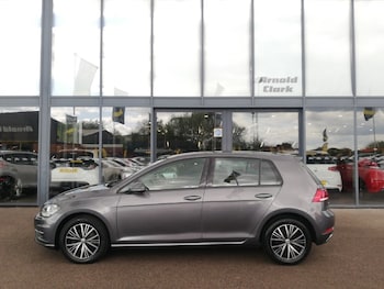 Used Volkswagen Golf 2017 for sale - 78617442: Photo