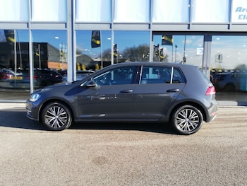 Used Volkswagen Golf 2018 for sale - 78147467: Photo