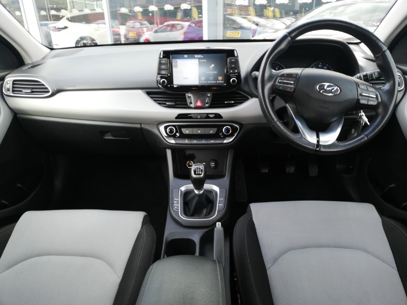 Used Hyundai i30 2017 for sale - 77956529: Photo 2