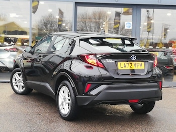 Used Toyota C-HR 2023 for sale - 77777081: Photo