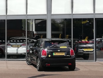 Used MINI Hatch 2023 for sale - 79332558: Photo