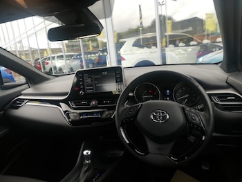 Used Toyota C-HR 2022 for sale - 76289499: Photo 2