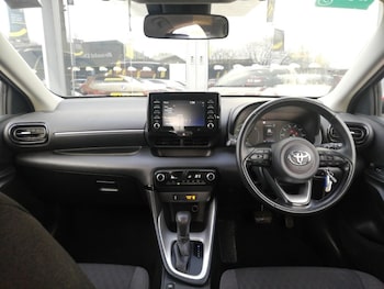 Used Toyota Yaris 2022 for sale - 76925197: Photo