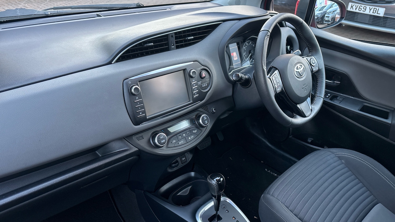 Used Toyota Yaris 2018 for sale - 76526042: Photo 9