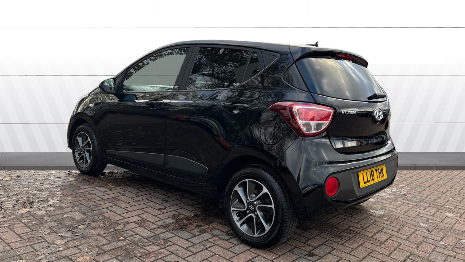 Used Hyundai i10 2018 for sale - 76650935: Photo 2
