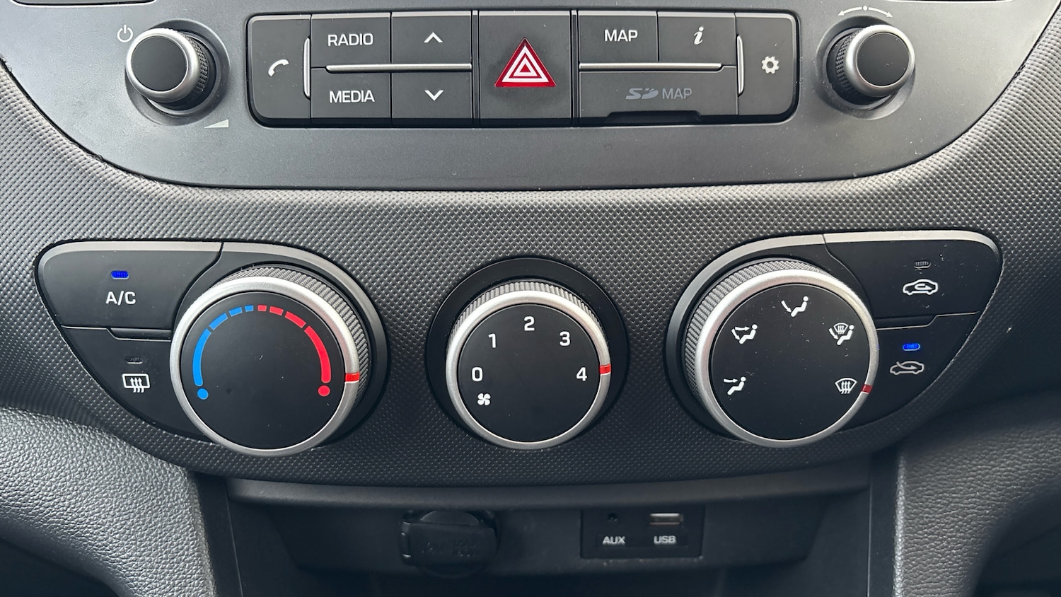 Used Hyundai i10 2018 for sale - 76650935: Photo 24