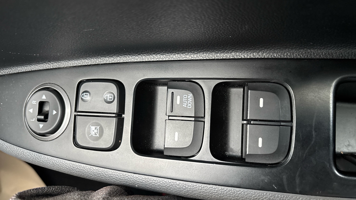 Used Hyundai i10 2018 for sale - 76650935: Photo 32