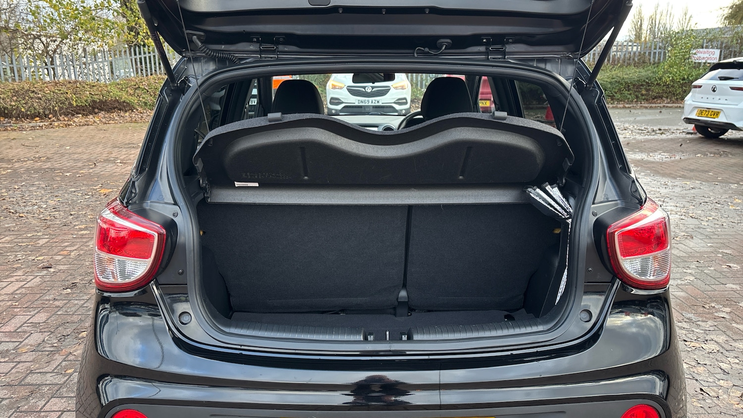 Used Hyundai i10 2018 for sale - 76650935: Photo 4