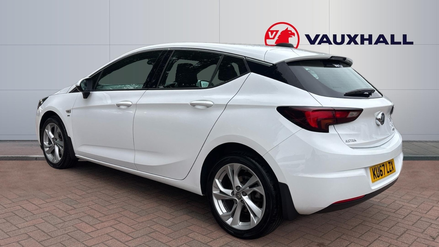 Used Vauxhall Astra 2017 for sale - 76451819: Photo 2