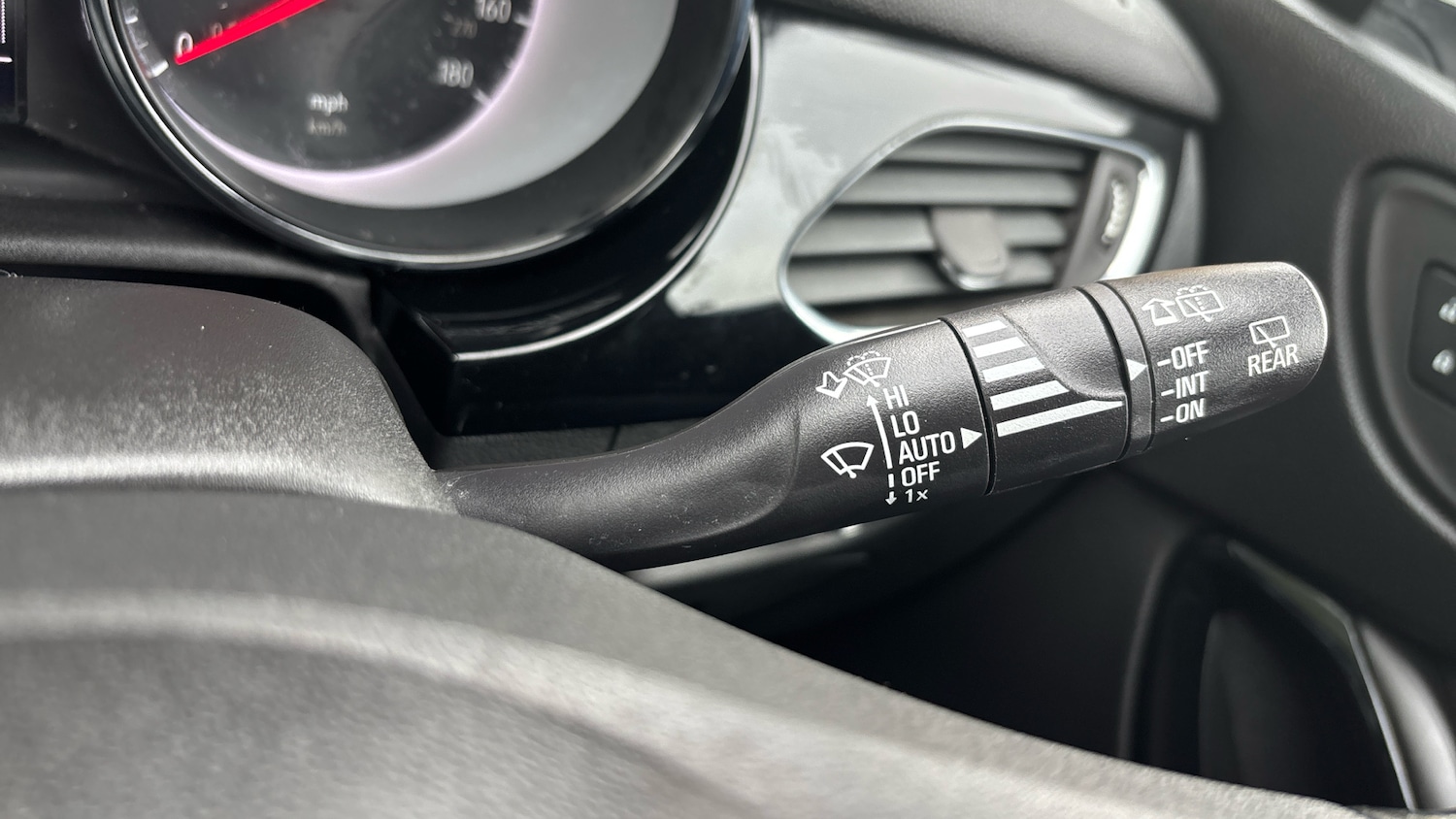 Used Vauxhall Astra 2017 for sale - 76451819: Photo 32