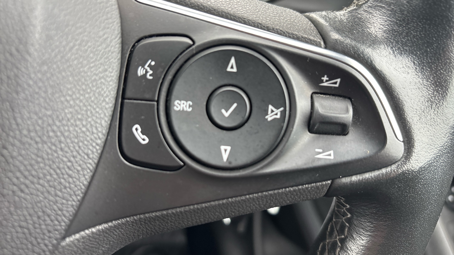 Used Vauxhall Crossland 2021 for sale - 76404451: Photo 35