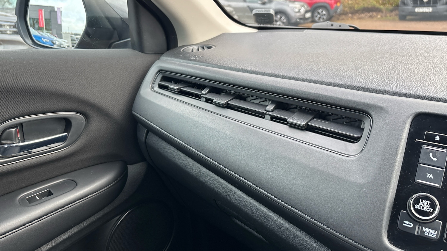 Used Honda HR-V 2016 for sale - 76817420: Photo 24