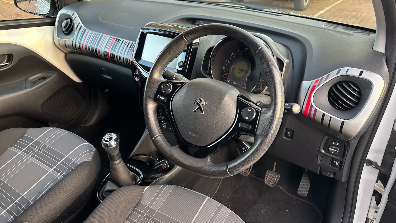 Used Peugeot 108 2017 for sale - 76835310: Photo 11