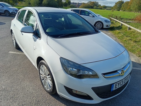 Used Vauxhall Astra 2013 for sale - 76238496: Photo 1