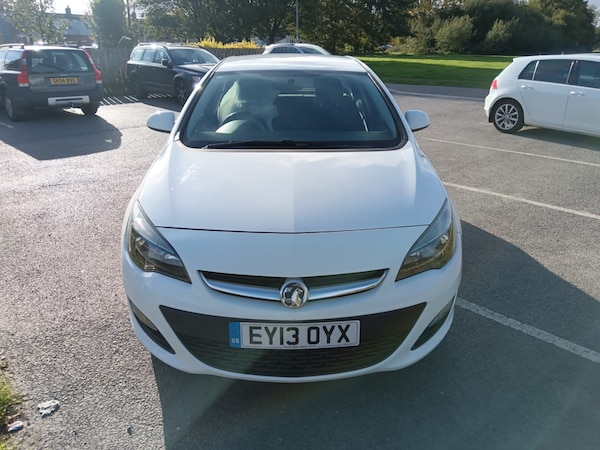 Used Vauxhall Astra 2013 for sale - 76238496: Photo 2