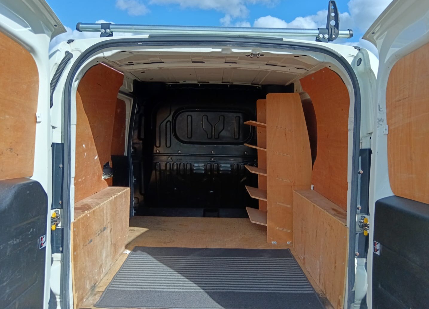 Used Vauxhall Combo 2015 for sale - 78202558: Photo 11