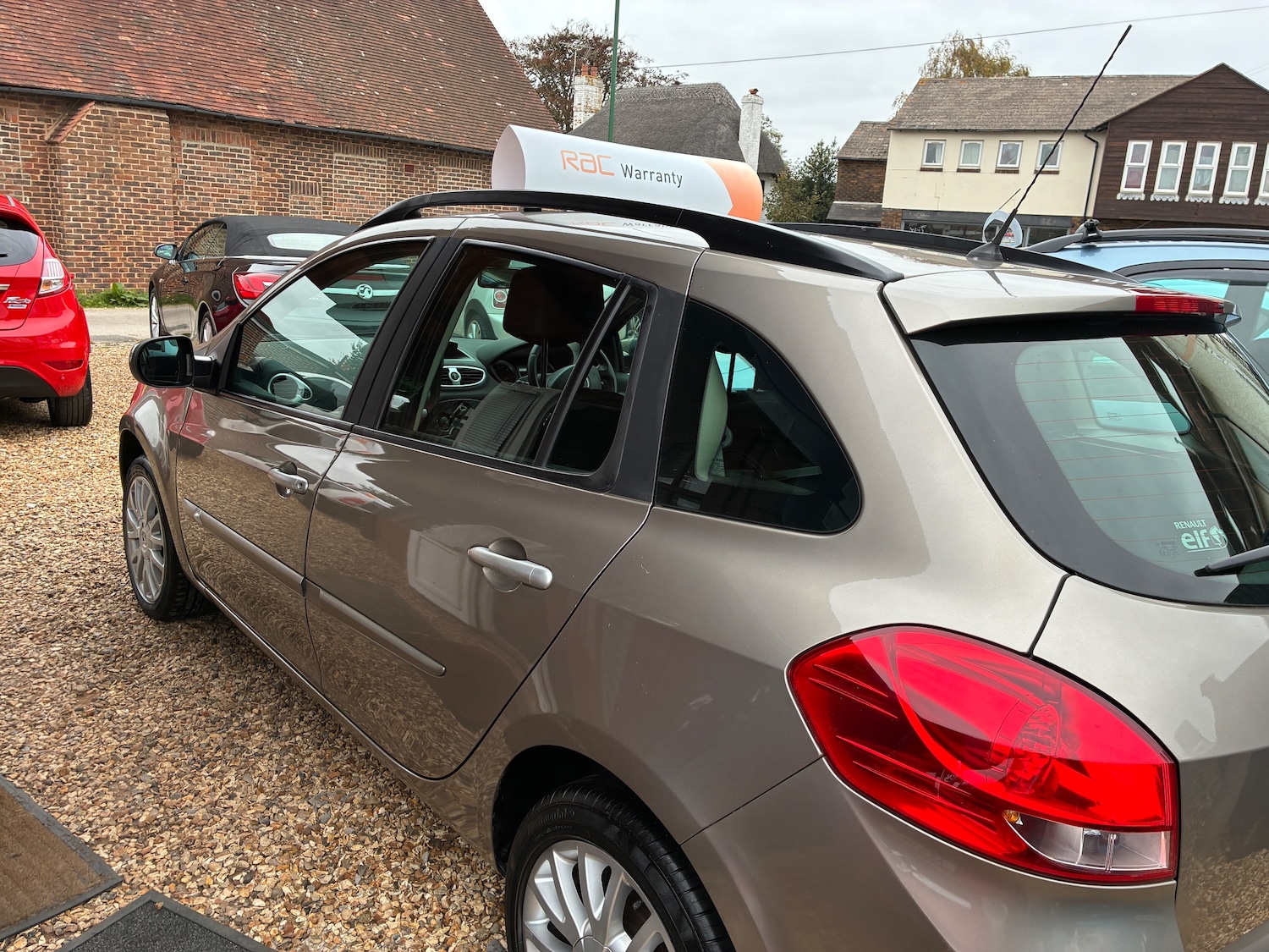 Used Renault Clio 2010 for sale - 76382789: Photo 2