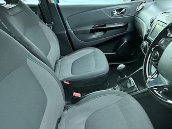 Used Renault Captur 2015 for sale - 77316106: Photo