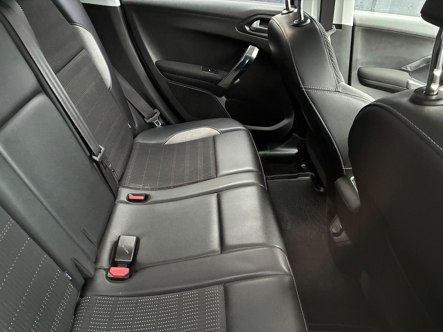 Used Peugeot 2008 2013 for sale - 77316107: Photo 5