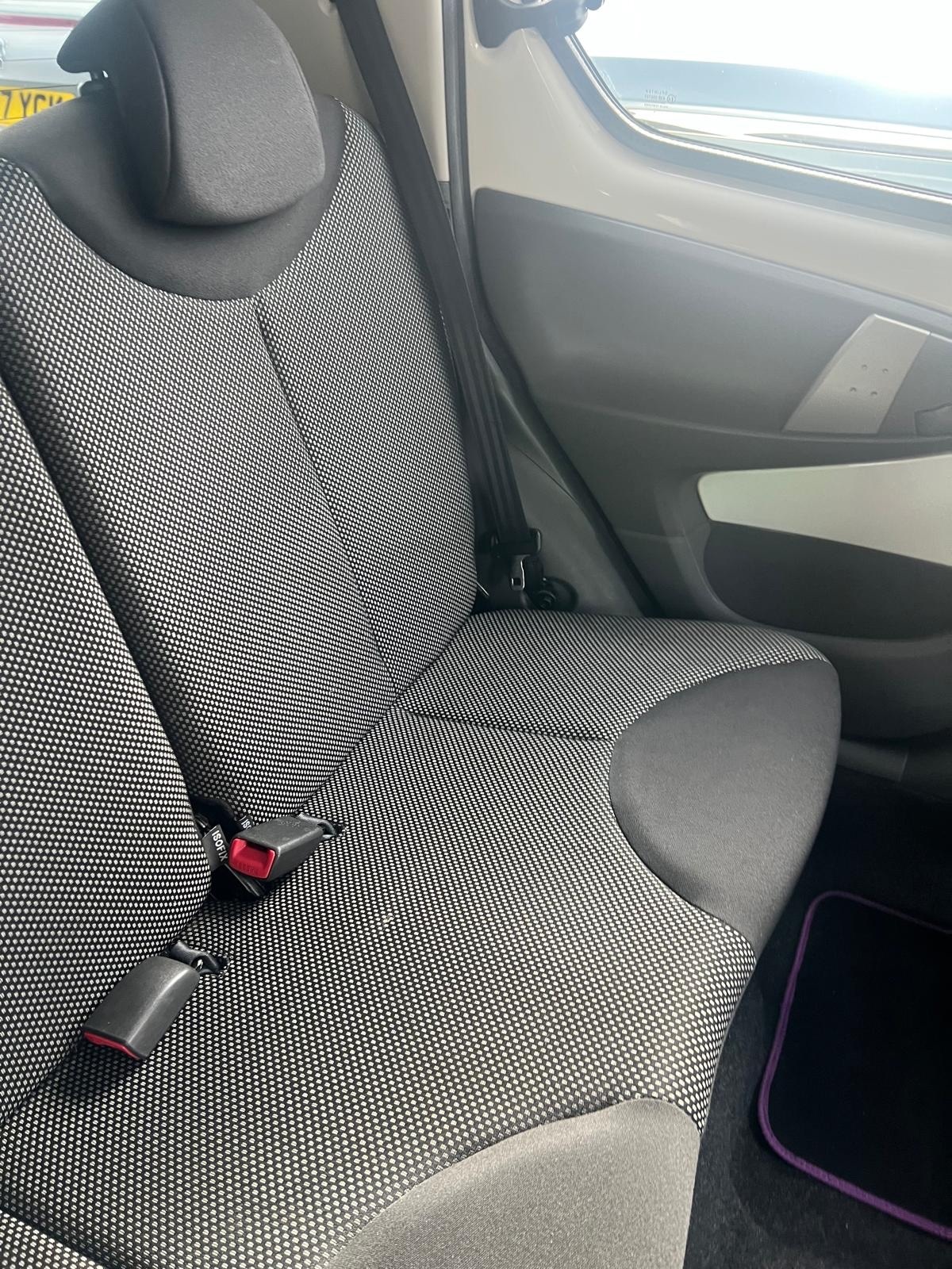 Used Toyota AYGO 2011 for sale - 76056187: Photo 12