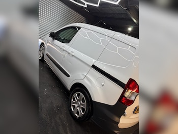 Used Ford Transit Courier 2017 for sale - 78438825: Photo
