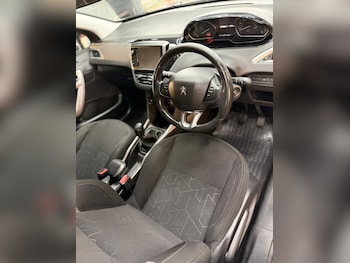 Used Peugeot 2008 2016 for sale - 77045684: Photo