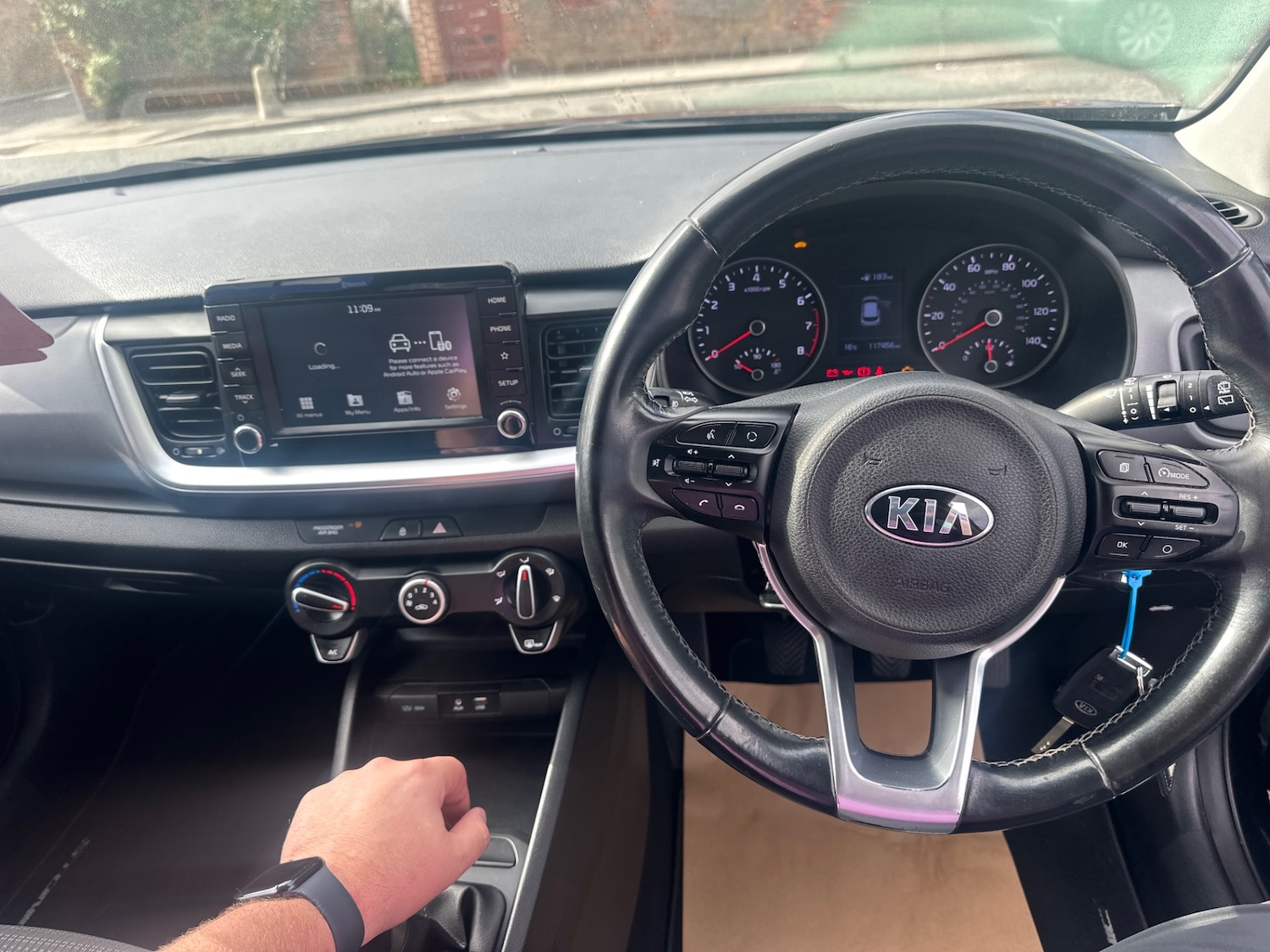 Used Kia Stonic 2018 for sale - 76076121: Photo 2