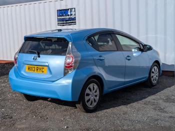 Used Toyota Aqua 2024 for sale - 78459674: Photo