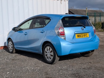 Used Toyota Aqua 2024 for sale - 78459674: Photo