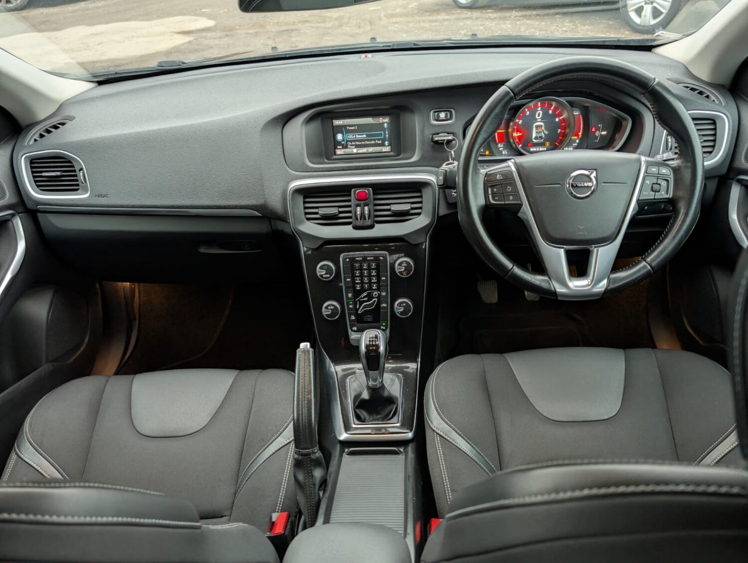 Used Volvo V40 2016 for sale - 77548316: Photo 41