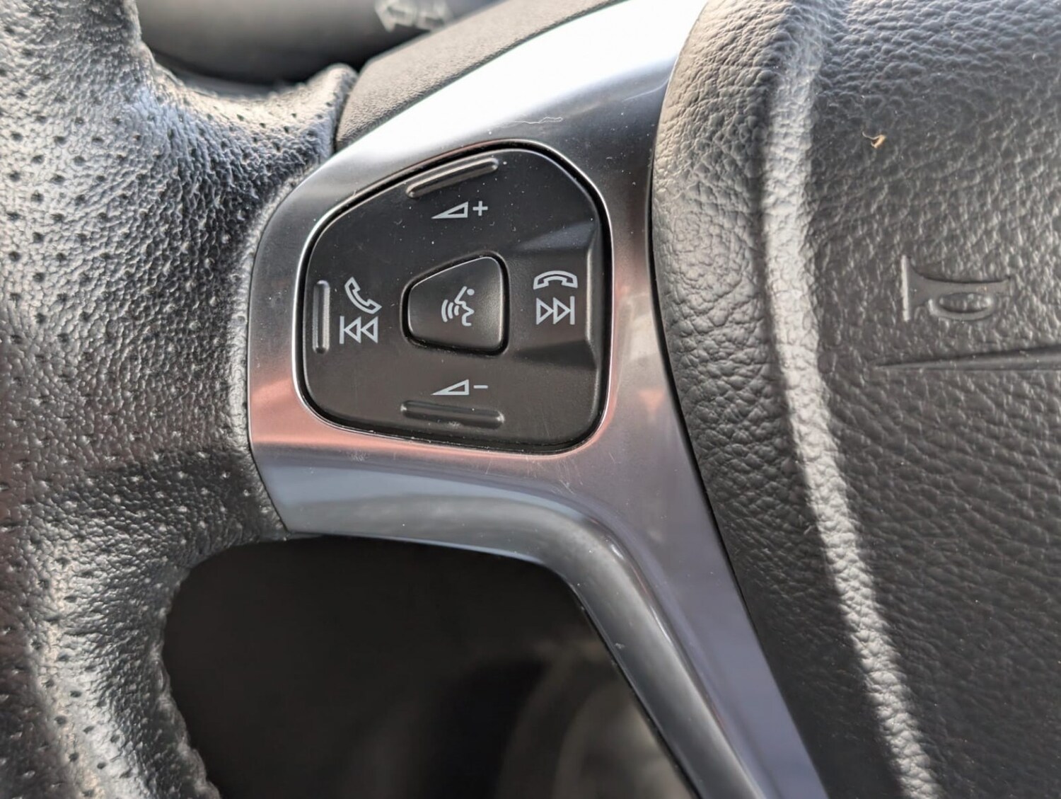 Used Ford Fiesta 2015 for sale - 78201942: Photo 25