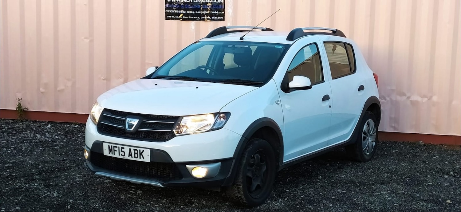 Used Dacia Sandero Stepway 2015 for sale - 76799221: Photo 2