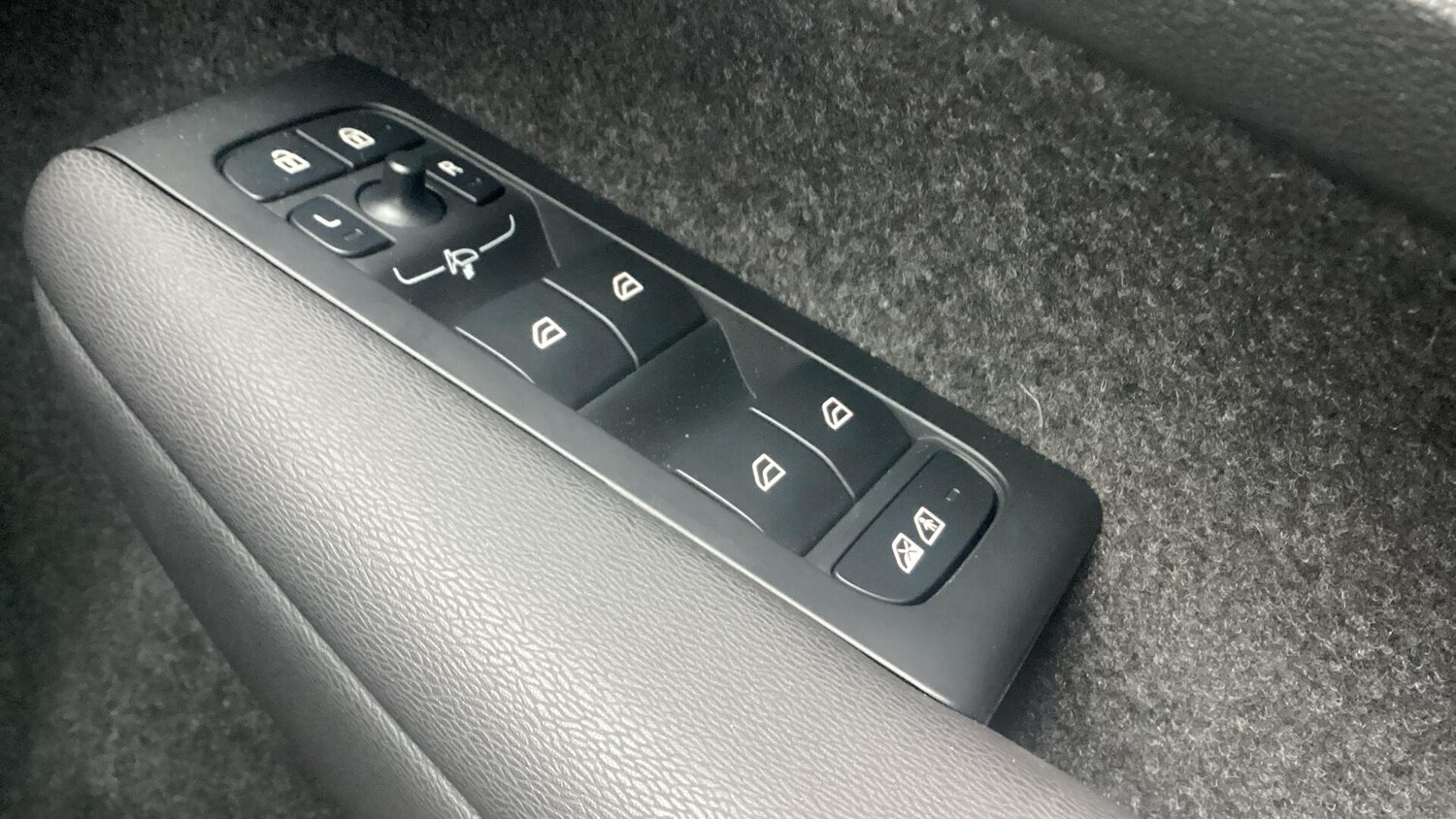 Used Volvo XC40 for sale - 77343747: Photo 22