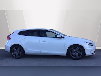 Used Volvo V40 2018 for sale - 77839326: Photo